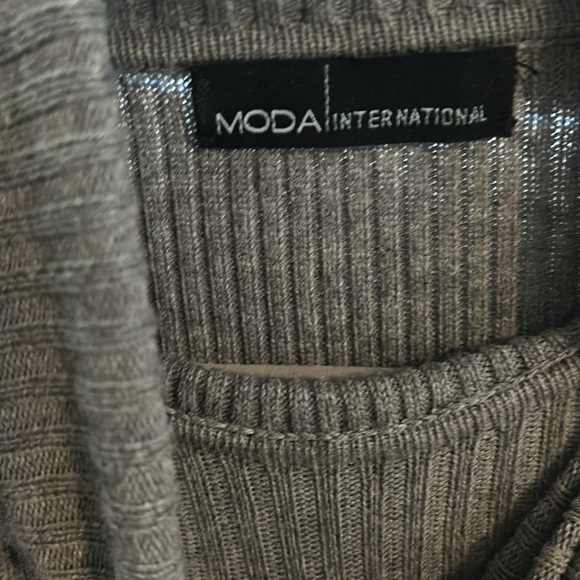 Grey pleated sweater dress by Moda International. - Picture 4 of 4